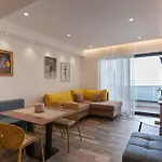 Luxury Golden 2 *