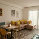 Luxury Golden 2 Apartment