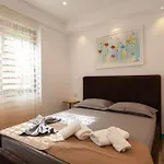 Luxury Golden 2 Apartment