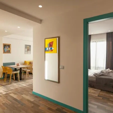 Luxury Golden 2 Apartment *