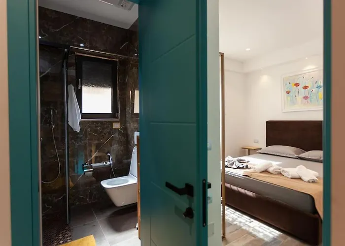 Luxury Golden 2 *