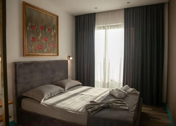 Luxury Golden 2 *